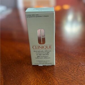 Clinique Dramatically Different Moisturizing Gel - Cream